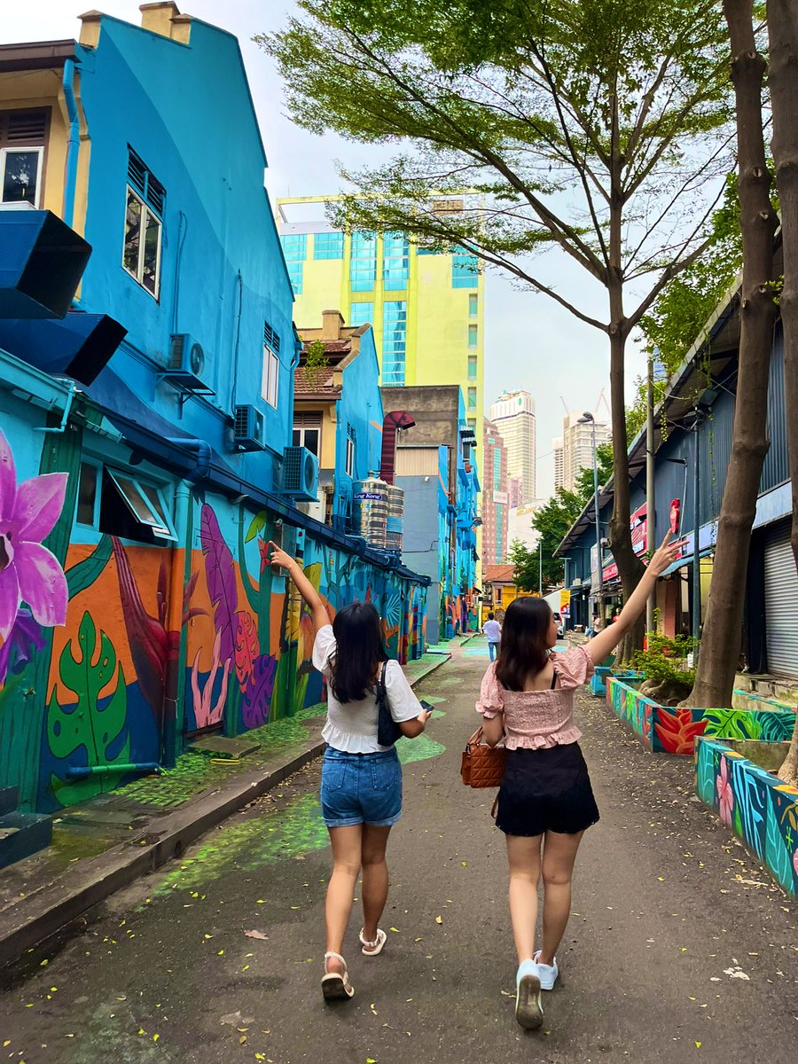squishyamber's tweet photo. Day 1: KL day out with my girls <3 f2f noodles so yummy – bookXcess, gardens mall instagrammable hihiks – somewhere near jln alor – t20 toilet hahaha #midsembreak cont– https://t.co/KdRpcSccFY