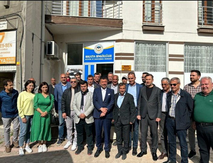 Deva Partisi İl Başkanımız Sn. @akincisinan ve  yönetim kurulu üyelerimiz #Milletittifakı CHP Malatya milletvekili adayımız Sn. <a href="/veliagbaba/">Veli Ağbaba</a> ile beraber Malatya Bingöl'lüler derneği başkanı Saim Balat'ı ziyaret ederek seçim sürecine dair görüş alışverişinde bulundular.
#Secim2023