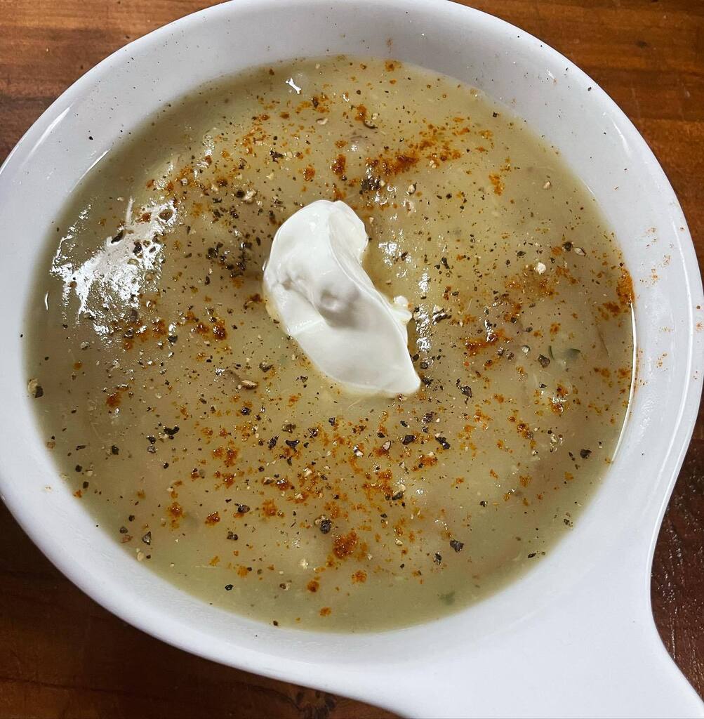 JenPalsKitchen's tweet image. On Wednesdays stream we made some potato soup! Wish I had some chives to add some freshness but didn’t have any on hand. Thanks @farmhouseonboone for the recipe!