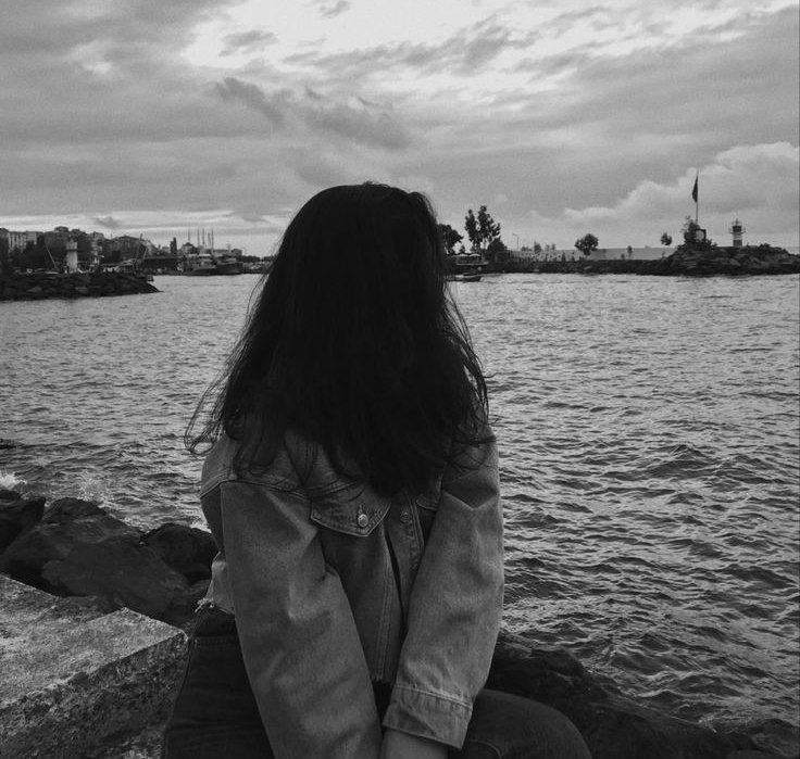 - أنا متعبة ويائسة والإكتئاب يزداد يومًا بعد يوم وقدرتي على التحمل قد انتهت، وأشعر بأنني مثقلة بشكل مخيف وكأن الجبال فوق صدري.