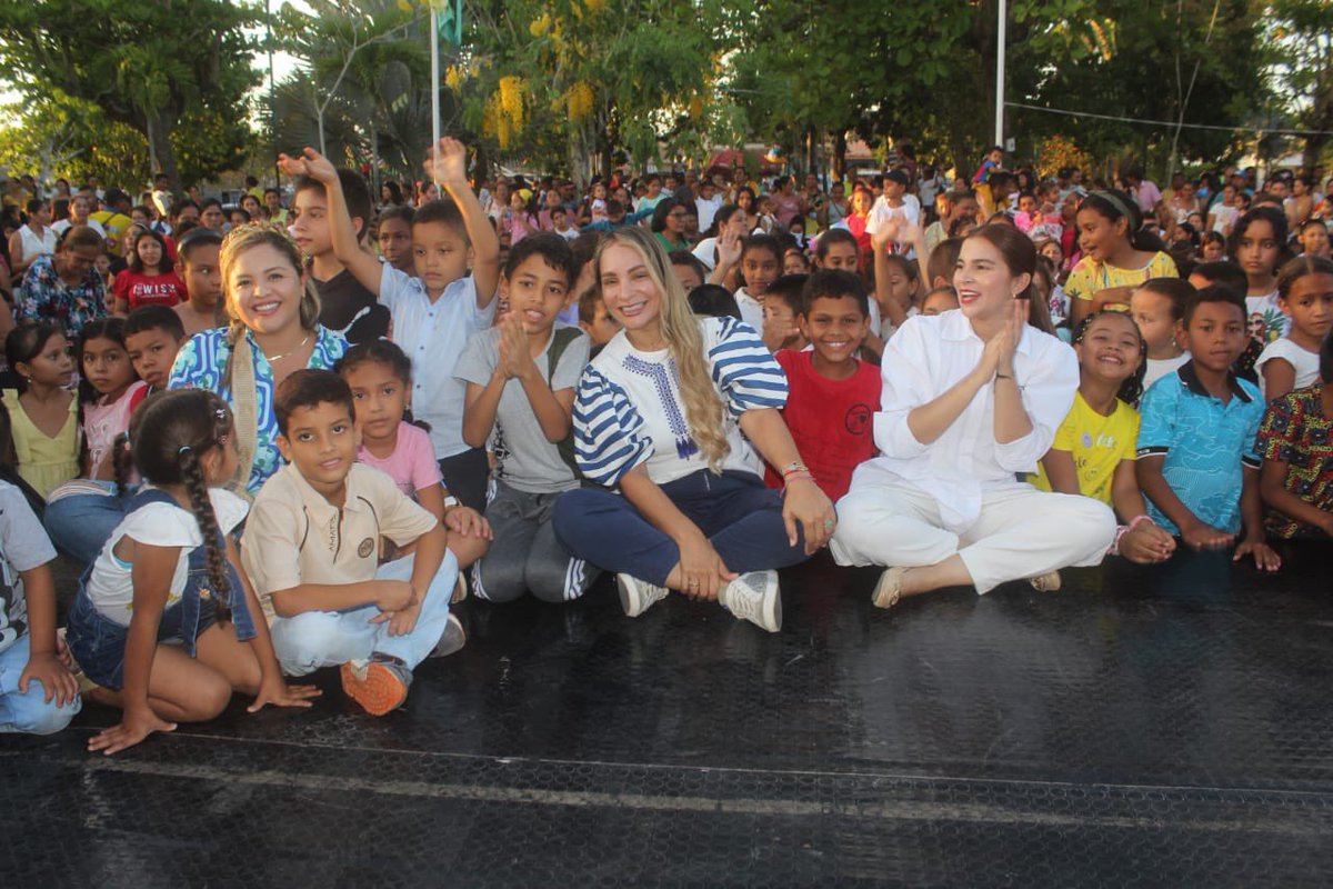 GobCordoba_'s tweet photo. La niñez es sinónimo de amor, ternura, juego y diversión. 💝
Durante el mes de abril hemos conmemorado en todo el territorio, la alegria de ser niños.
Hoy 29 de abril invitamos a los papitos cordobeses a vivir este día en familia.
#DiaDeLaNiñez
@juegoyninez
#DescubriendoSonrisas https://t.co/rfWKJs7Sxt