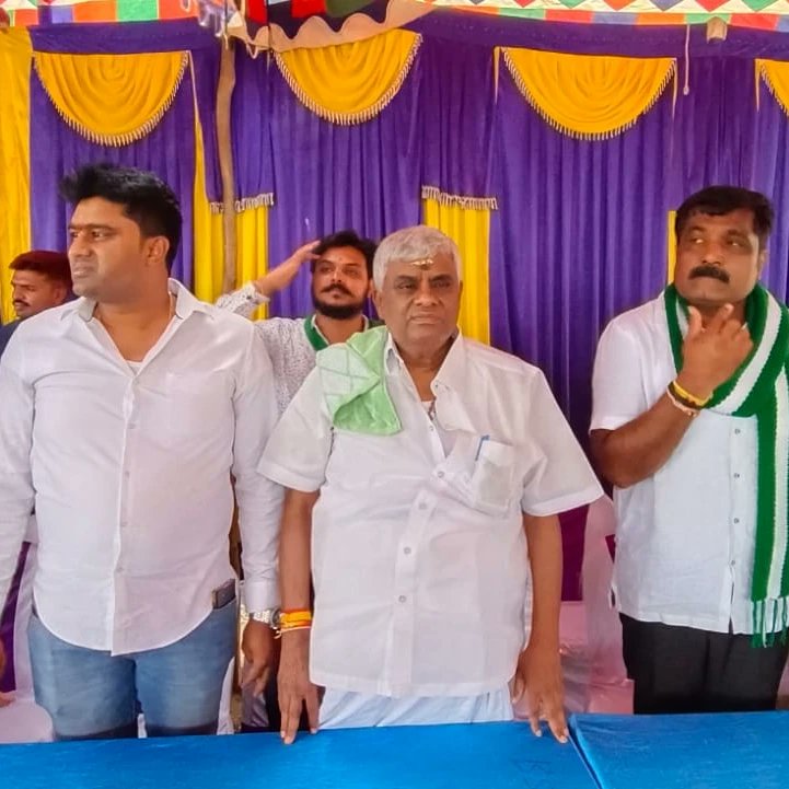 HTManjuJDS's tweet photo. ಕೆ ಆರ್ ಪೇಟೆ ವಿಧಾನಸಭಾ ಕ್ಷೇತ್ರದ  ವ್ಯಾಪ್ತಿಯಲ್ಲಿ ನನ್ನ ಪರವಾಗಿ ಜನಪ್ರಿಯ ನಾಯಕರು ಹಾಗೂ  ಹೊಳೆನರಸೀಪುರದ ಶಾಸಕರಾದ  ಹೆಚ್.ಡಿ. ರೇವಣ್ಣ ರವರು ಹಾಗೂ ವಿಧಾನ ಪರಿಷತ್ ಸದಸ್ಯರಾದ ಸೂರಜ್ ರೇವಣ್ಣರವರ ಜೊತೆಗೂಡಿ ಕಿಕ್ಕೇರಿ ಹೋಬಳಿಯ ಆನೆಗೊಳ, ಐಕನಹಳ್ಳಿ, ಕಿಕ್ಕೇರಿ, ದಬ್ಬೇಘಟ್ಟ ಹಾಗೂ ಮಾದಾಪುರ ಗ್ರಾಮ ಪಂಚಾಯಿತಿಗಳಲ್ಲಿ ಮತಯಾಚಿಸಲಾಯಿತು https://t.co/AipFjd515B