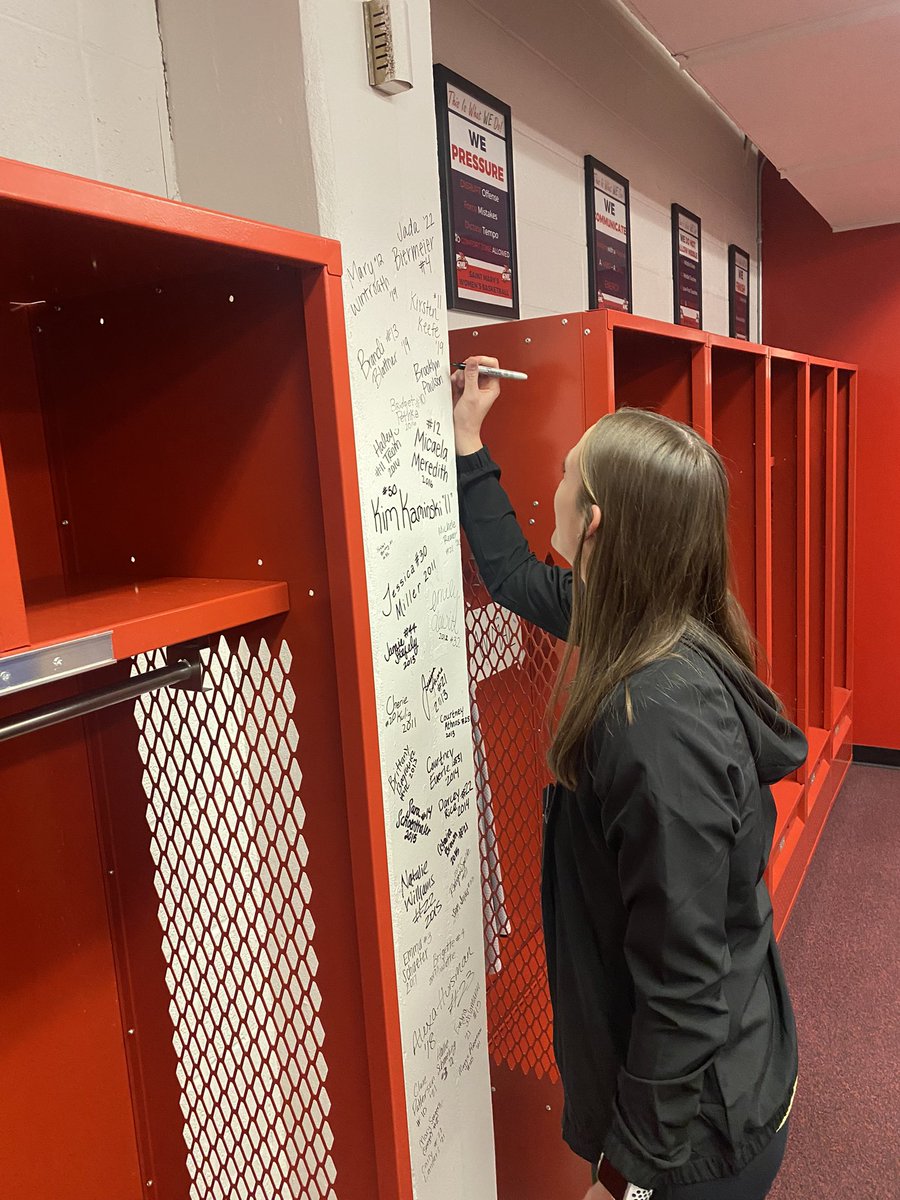 saintmarys_wbb's tweet image. BIG congrats to these 3 on Graduation Day! Each left their mark on our program and our campus in special ways!! Congratulations Ashley, Brooklyn &amp;amp; Macey