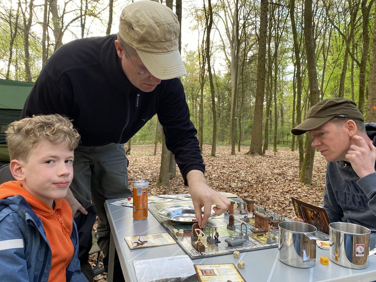 Komend weekend met de mannen weer even back to basic. Fikkie stoken in het bos, spellen spelen en hammock camping. #Distelheide