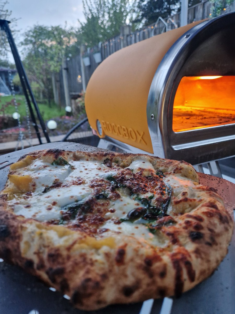LauraGregory80's tweet photo. Pizza night, home grown wild garlic 😋 https://t.co/wdnDepQXa8