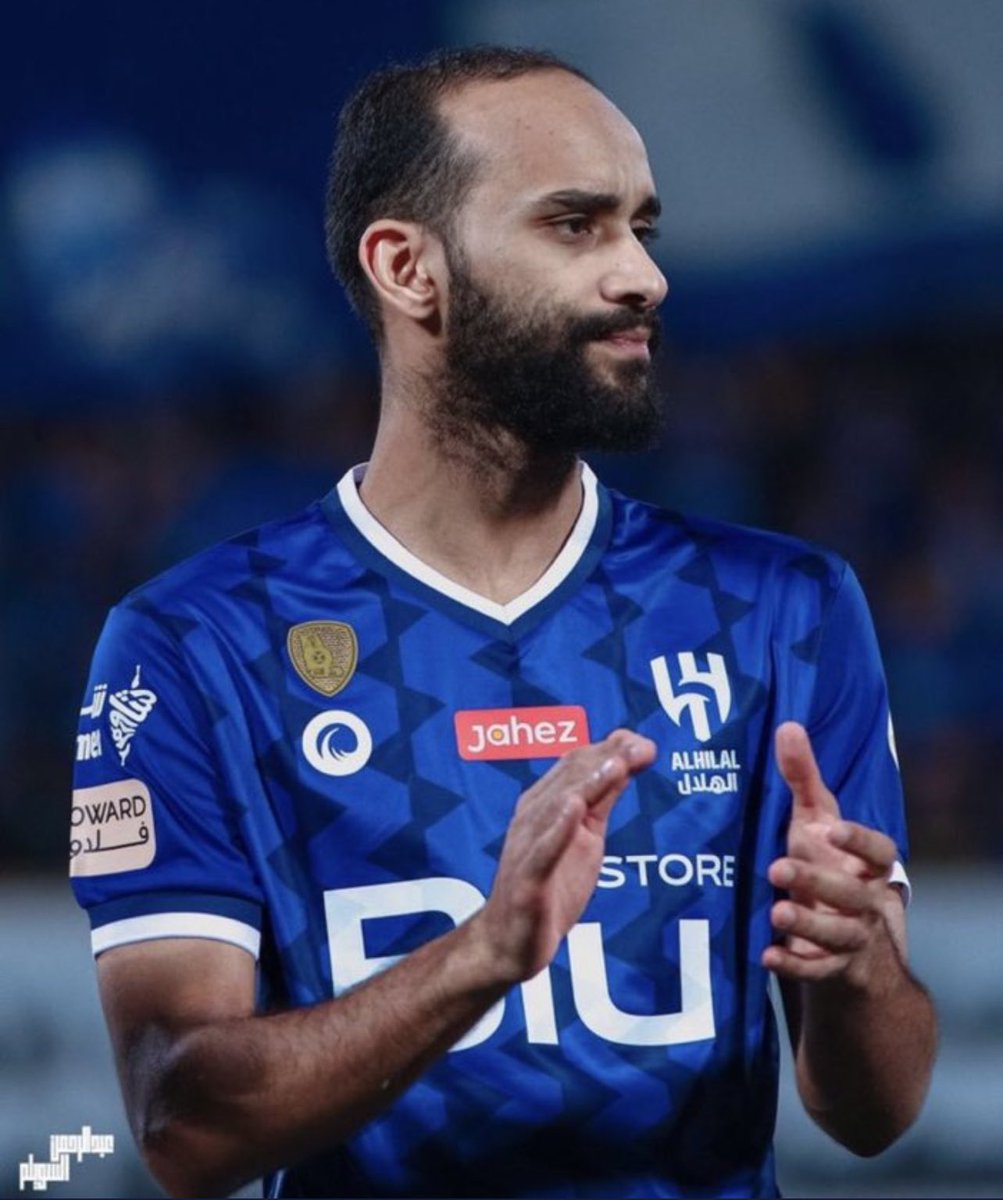 Otayfff10's tweet photo. 15 دقيقه رتب ملعب الملك فهد ❤️💙🤍💚.     #الهلال https://t.co/ttrFrX4LaR