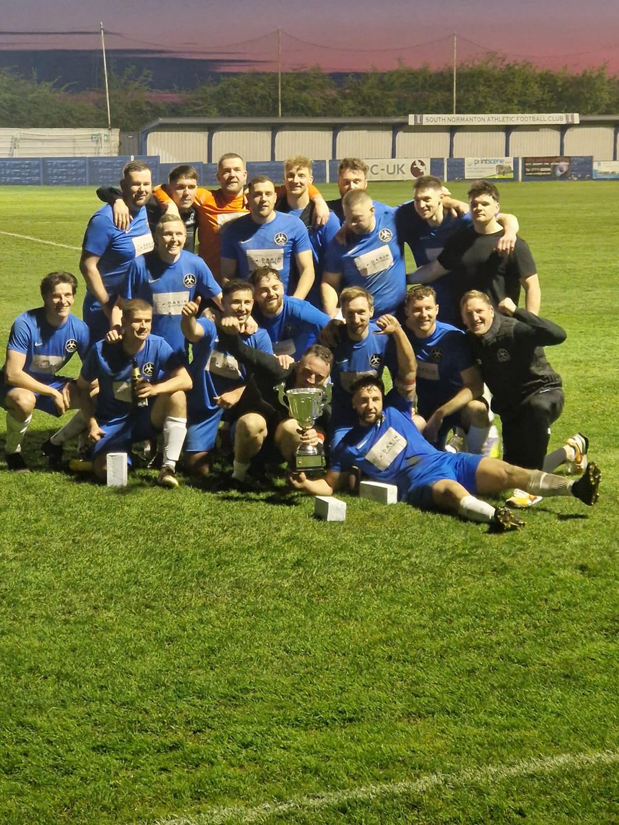 3HorsesFC's tweet photo. Well done lads on a tremendous night on beating @BootSwanwickFC 3-0 in the Alfreton cup! Brilliant performance and can’t fault any of the lads as they all dug deep and stuck to the plan #allshoesarntwe 🏆🔵⚪️⚽️ https://t.co/BvtEmXBbb9