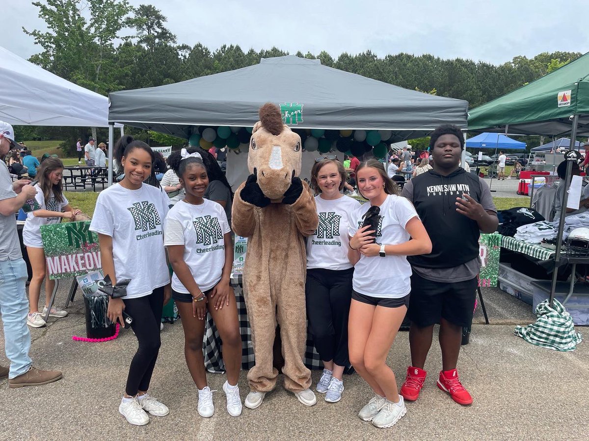 KMHS FB/Comp Cheer tweet media