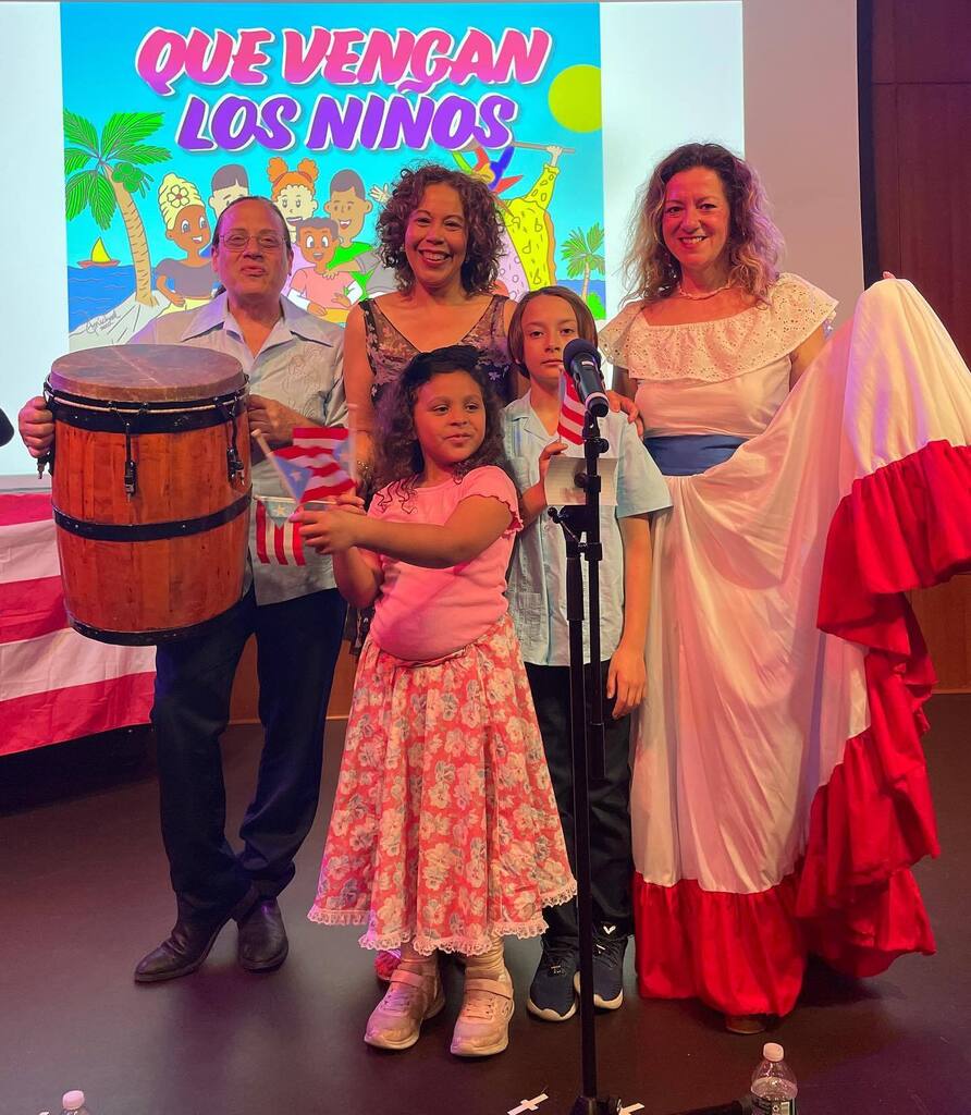 Thank you Brooklyn for hosting this Family Bombazo!

#RaquelMOrtiz #ArtePublicoPress  #quevenganlosninos
#WhenJuliaDancedBomba  #cuandojuliabailababomba #FamilyBombazo
#Bomba #Yuba #PuertoRicanculture #PuertoRicanmusic #bilingualbooks #bilingualsongs #Br… instagr.am/p/CroV5UVJw0L/