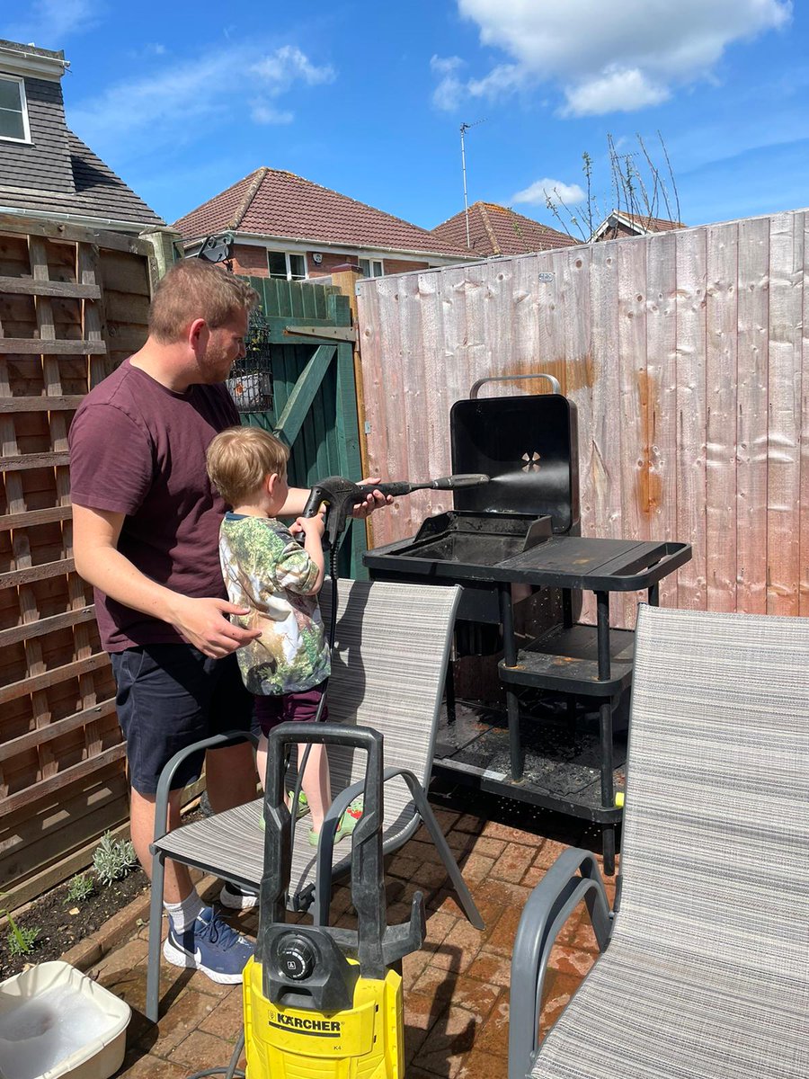 NoteWorthyDad_'s tweet image. Cleaning the #BBQ with Charlie and showing him how to cook on it was such a great moment. 100% a dad highlight for me. 

Hope you have all enjoyed today&apos;s weather.

#noteworthydad #fyp #FatherhoodJourney #fatherson #cooking #lifeofdad #dadlife #DadsSupportingDads