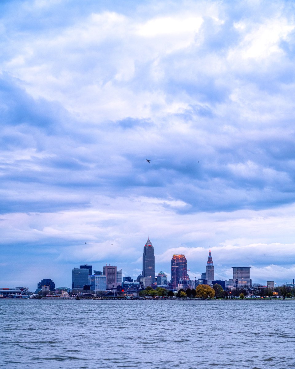 alexfarmerphoto's tweet photo. Clouds above Cleveland. https://t.co/LIVNMAWIgB