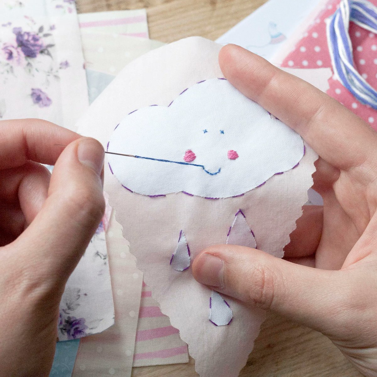 The_crafty_hen's tweet image. Bunting adds a splash of colour and peronsality to any space! ✨ 

Our DIY Bunting Kits come in a range of colour options to suit any decor, take a look at our Crafty Kit Shop to find the colourway that suits your space!

thecraftyhen.co.uk/kits 

#craftkit #craftyhen #bunting