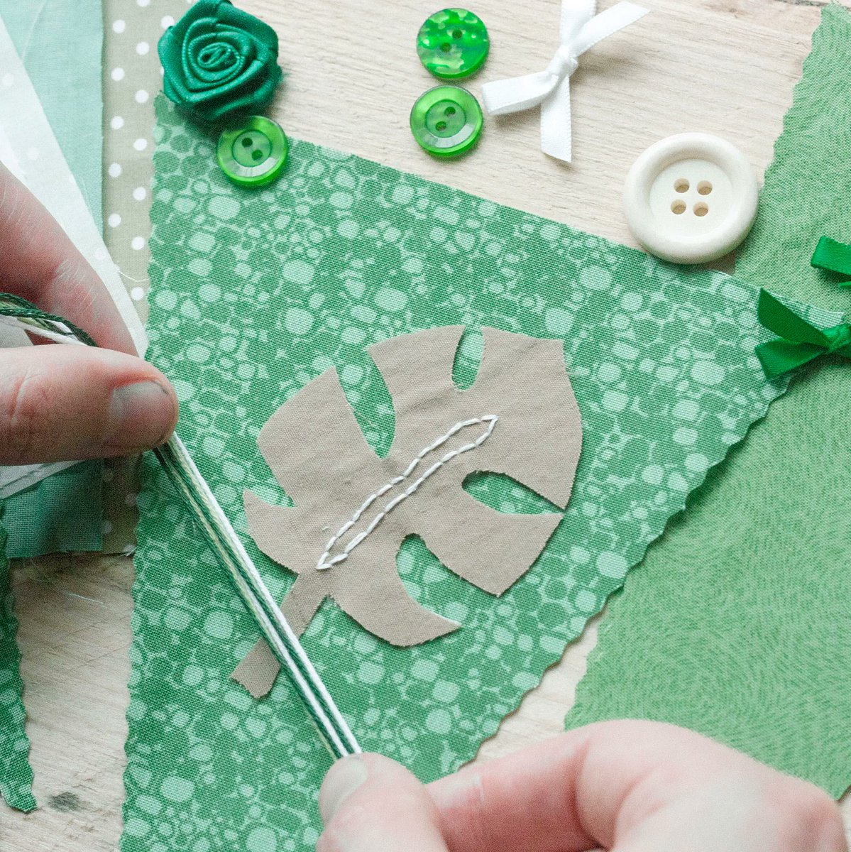 The_crafty_hen's tweet image. Bunting adds a splash of colour and peronsality to any space! ✨ 

Our DIY Bunting Kits come in a range of colour options to suit any decor, take a look at our Crafty Kit Shop to find the colourway that suits your space!

thecraftyhen.co.uk/kits 

#craftkit #craftyhen #bunting