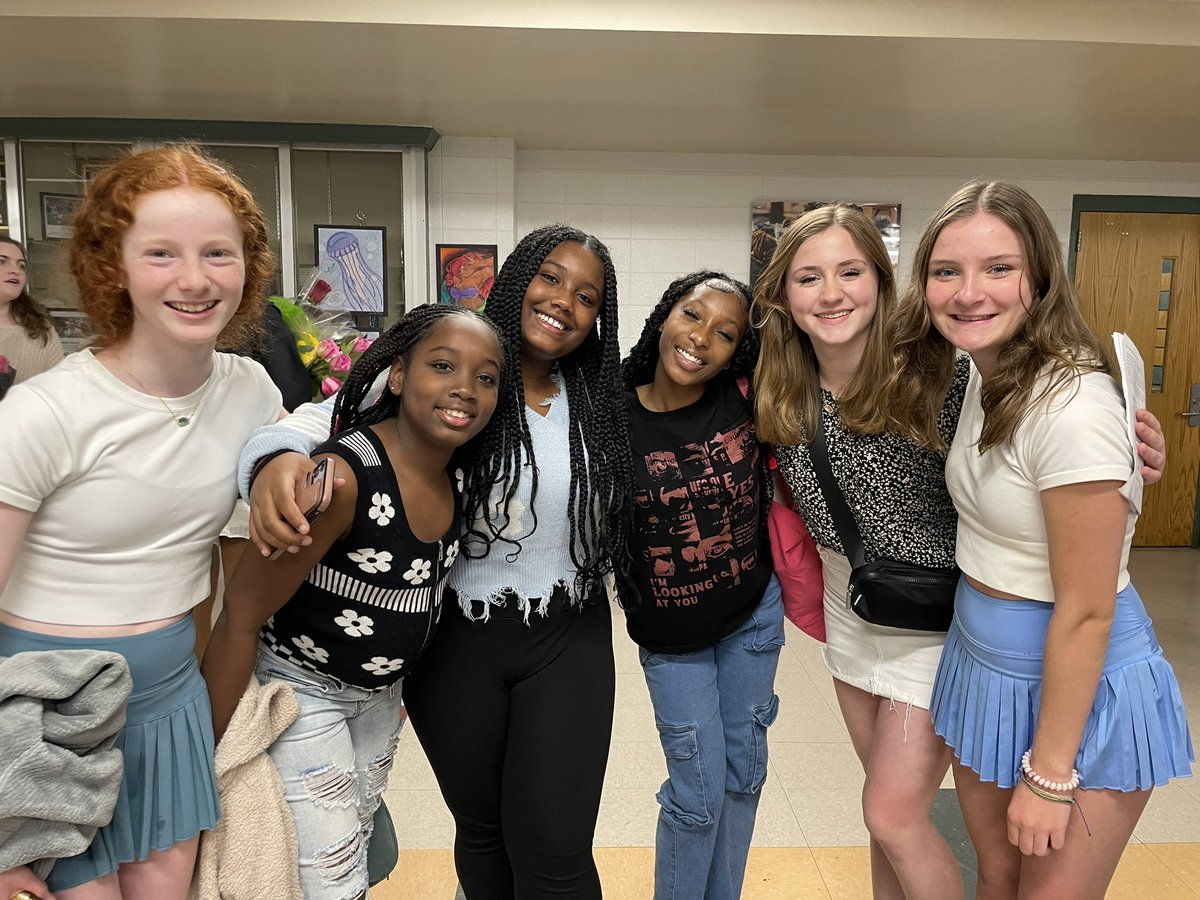 OberlinDance's tweet photo. We enjoyed watching Enloe’s outstanding honors dance performance ‘headspace’. What a wonderful way to spend a Friday evening. Our Oberlin dancers were very inspired. https://t.co/aR0fZlunzb