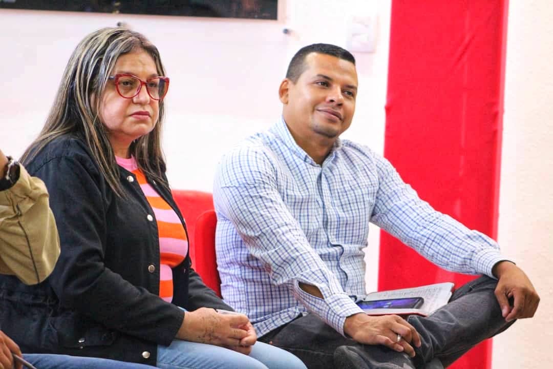 Gob_Guarico's tweet photo. #EnVivo🔴El Mandatario regional @Josemvasquez: "El Ministro @R_MarcoTorres anunció la aprobación de recursos para la construcción de 12 km de tubería para el municipio Santa María de Ipire hasta el Embalse La Becerra"

#Guárico
#ALBAUniónDeportiva
#GuáricoProgresaConElPueblo https://t.co/8WHiv29vze