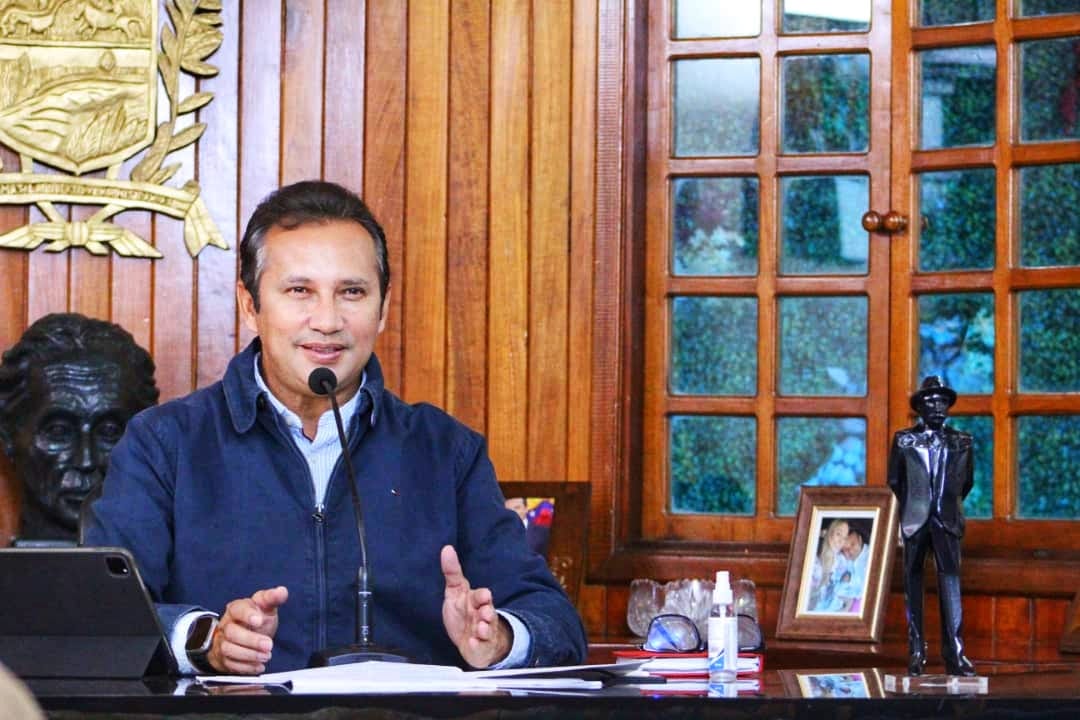 #EnVivo🔴El Mandatario regional @Josemvasquez: "El Ministro <a href="/R_MarcoTorres/">Rodolfo Marco Torres</a> anunció la aprobación de recursos para la construcción de 12 km de tubería para el municipio Santa María de Ipire hasta el Embalse La Becerra"

#Guárico
#ALBAUniónDeportiva
#GuáricoProgresaConElPueblo