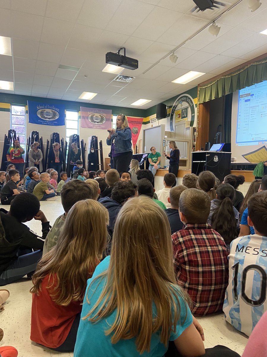 teacherdone31's tweet photo. Subbed for my former Parkside Middle School Student at Coles Elementary! #lovehelpingatalentedteacher🤗#her1st&2ndgradersarecool😎#seeingmorespecialpeople🥰 #principalForgasis🔥 #wegowayback😊 #SOLpeprally #gettingpumpedupsotheycanpass https://t.co/v0VwfBWLRB