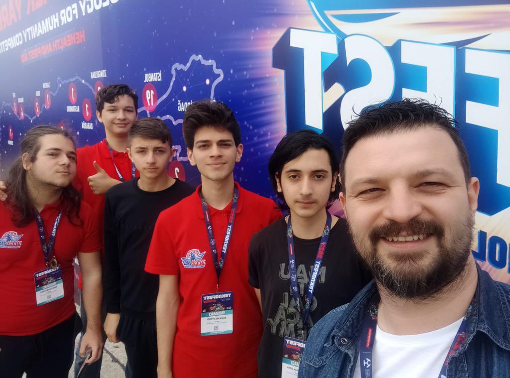 itobilsem1's tweet photo. Danışman Öğretmenleri Serbay KAPUCİ ve Öğrencisini tebrik eder final yolunda başarılar dileriz. 2023Teknofest İnsanlık Yararına Teknolojiler Yarışması-Sağlık ve İlk Yardım-Lise-Türkiye Finalisti-Takım Adı: MABEF5 https://t.co/KtzMtX7iin