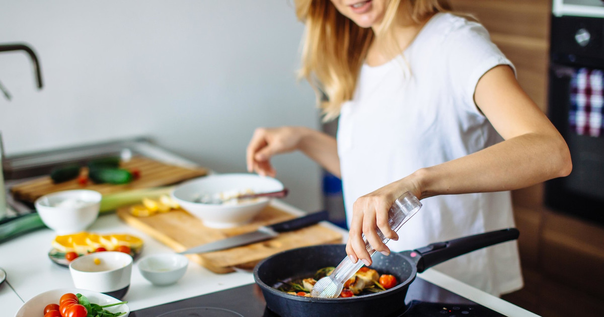 MarieClaire_ru's tweet image. Рассказываем о нескольких простых хитростях, которые значительно упростят приготовление пищи.

#готовимдома #лайфхаки #food #хитростиприготовления

vk.cc/cnOaia