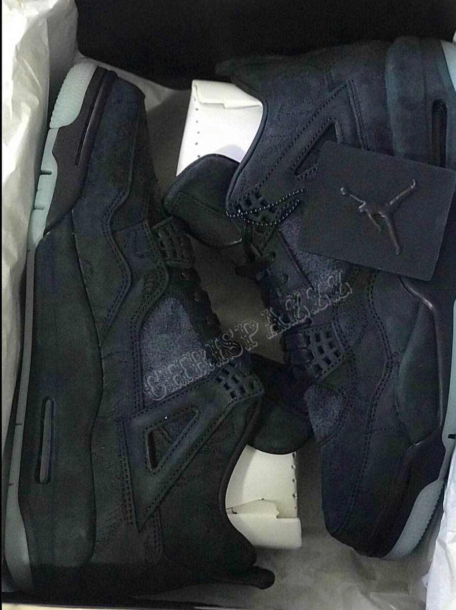 CPHL11's tweet photo. @ebaysneakers SO I WAS EXTREMELY LUCKY TO HIT ON THE KAWS RAFFLE, HOWEVER, A COUPLE MONTHS LATER I HAD TO SELL THEM TO PAY FOR A TRIP TO VISIT MY BROTHER IN PRISON. LIFE COMES AT YOU FAST. I COULD NEVER FIND THEM AGAIN IN MY SIZE AND THE PRICES JUST KEPT GOING UP 💔💔💔😭🫠 https://t.co/MnBZhRlSie