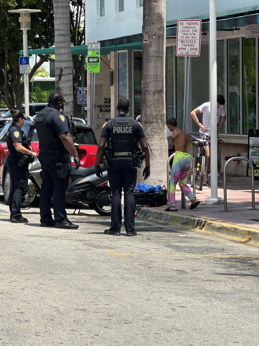 RRbball14's tweet photo. Pres your buddy is up to no good again on South Beach! @stoolpresidente @barstoolsports https://t.co/8qWNrWZSBu