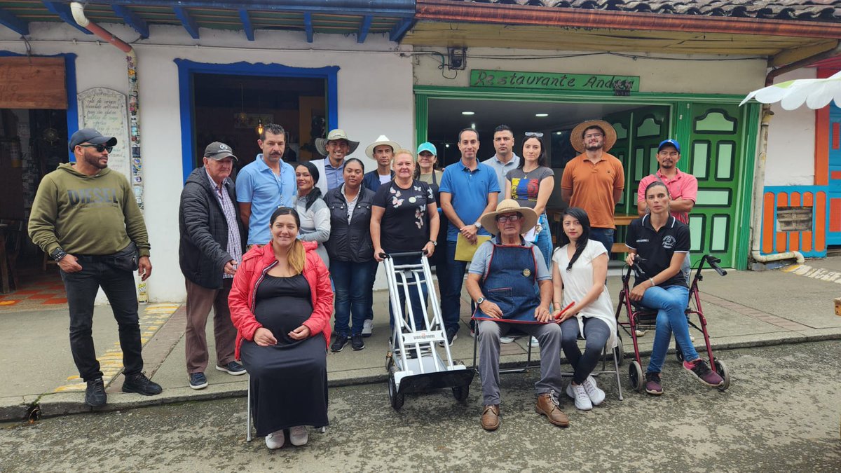 jhernandez401's tweet photo. #FelizSabado hoy  #MercaSalento la Asociación del Mercado Campesino estuvo presente en la entrega a título de Comodato de varios Elementos para el fortalecimiento logistico y Comercial de los eventos y jornadas del Mercado. https://t.co/06i9zQ4HfD