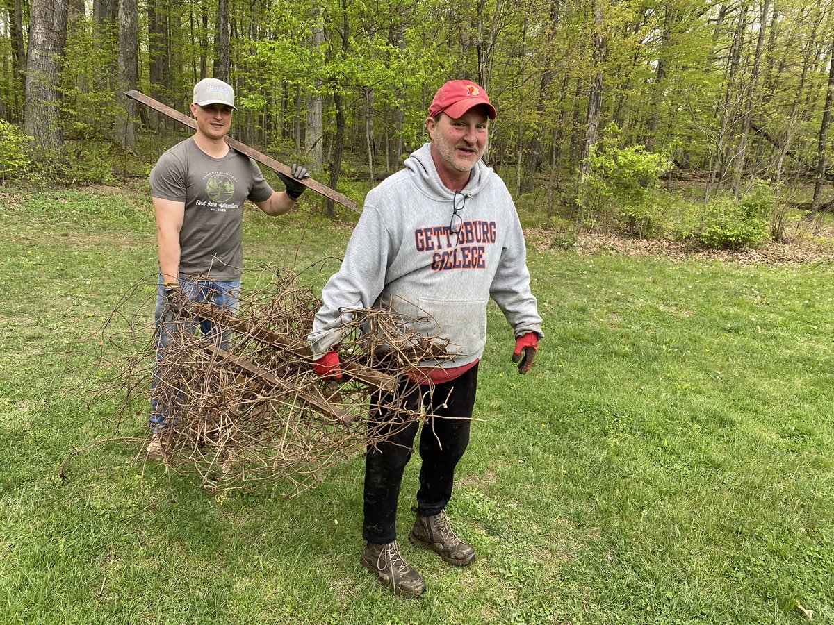 SusanDoud's tweet photo. Cheers to all our Little Turtle residents who put in the hard work at our Earth Day CleanUp today! And thanks to Heather @CbusMetroParks for your support! #EarthDay2023 #makeadifference #Westerville https://t.co/MaypD0WEH8