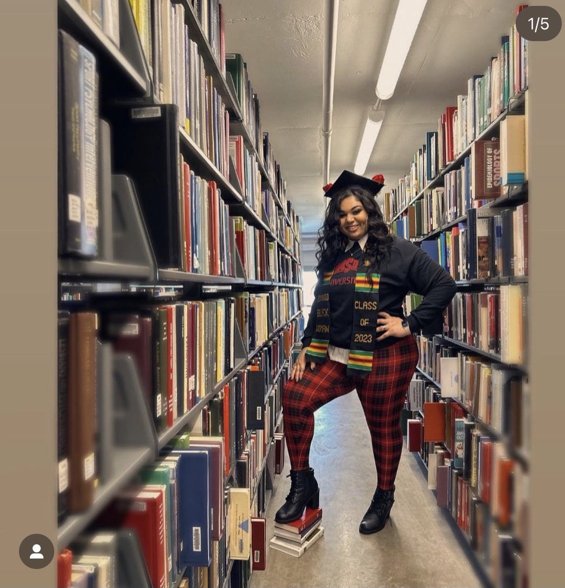 dfpetersheet's tweet photo. A week from now she walks! Graduation 2023 Theeee Ohio State University! Sooo proud!  My one and only ❤️👏🏽👏🏽🤗 #daughter #gobucks #economicsmajor https://t.co/QlLOdfwLtK