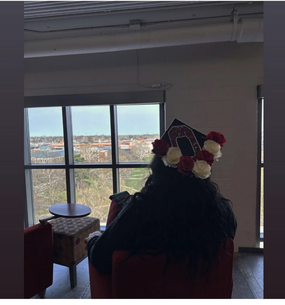 dfpetersheet's tweet photo. A week from now she walks! Graduation 2023 Theeee Ohio State University! Sooo proud!  My one and only ❤️👏🏽👏🏽🤗 #daughter #gobucks #economicsmajor https://t.co/QlLOdfwLtK