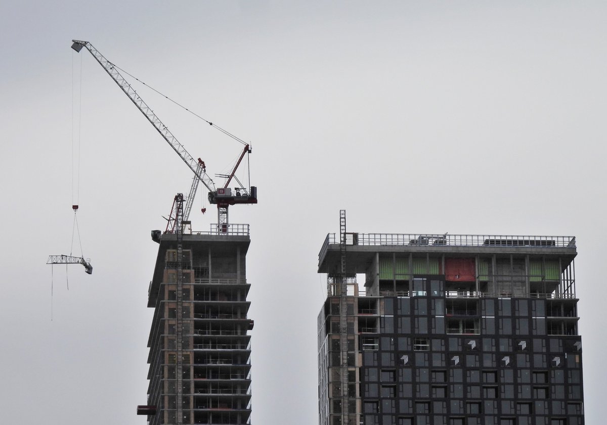 davidturbis's tweet photo. Démantèlement d'une grue à tour "S" (#Synergy) au projet des deux gratte-ciel #Maestria entre la rue Sainte-Catherine, le boulevard René-Lévesque et la rue Jeanne-Mance... 

CR. PH.: #DTLG #LAGRC 2023-04-29 13H10 https://t.co/kTGdZVWpmO