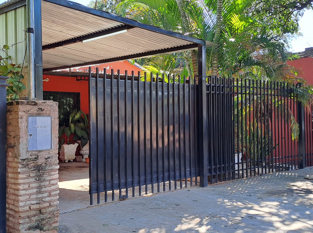 Raulbogarin's tweet photo. 🚨QUISO HACER PASAR COMO SUICIDIO 
-Una abogada(42) denunció que su pareja se suicidó. 
-Avisó a su hijo que estaba en el cumpleaños de un vecino. 
-Llegó a la casa y encontró a su padrastro en un sillón con un disparo en la cabeza.
-El hijo pidió auxilio a sus vecinos. https://t.co/0daXMekw53