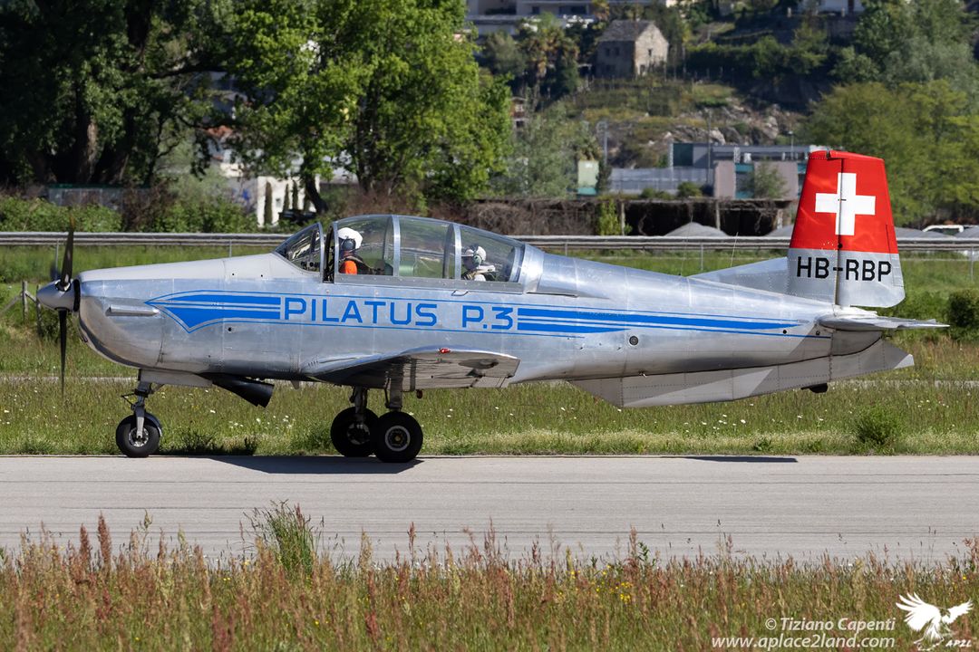 HB-RBP Pilatus P-3 P3 Flyers #locarno #magadino #ticino #svizzera #swiss #pilatus #p3flyers #p3flyersaerobaticteam #aerobaticteam #pilatusp3flyers #pilatusp3 #aeroportolocarno #aeroportolocarnomagadino #flight #hbrbp #sonyalpha7 #sonyalpha7iv #switzerland #avgeek #aviation #team