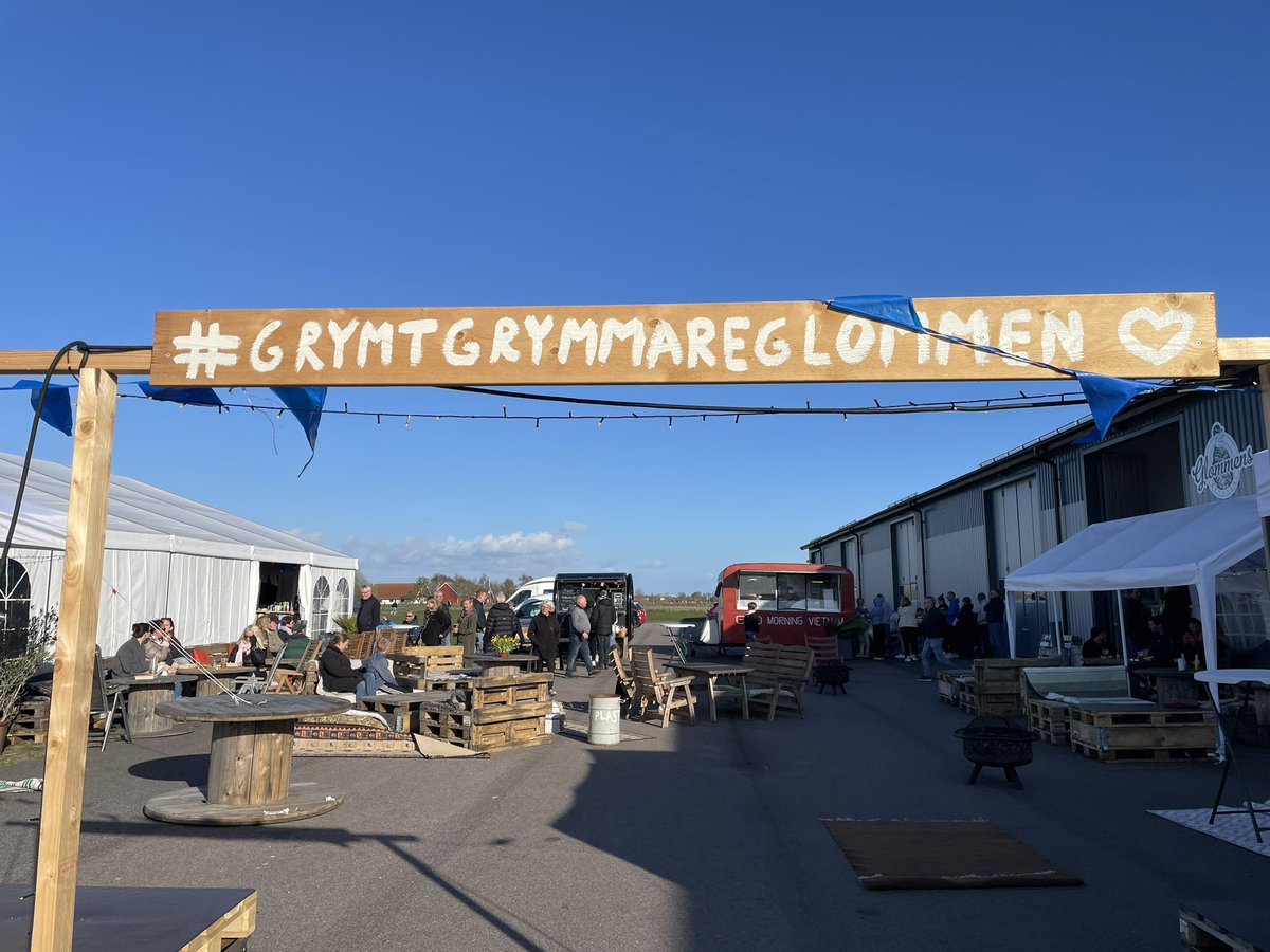 Lokal öl i lokalt tält. Bäst! Och lite blåsigt. 
#grymtgrymmareglommen