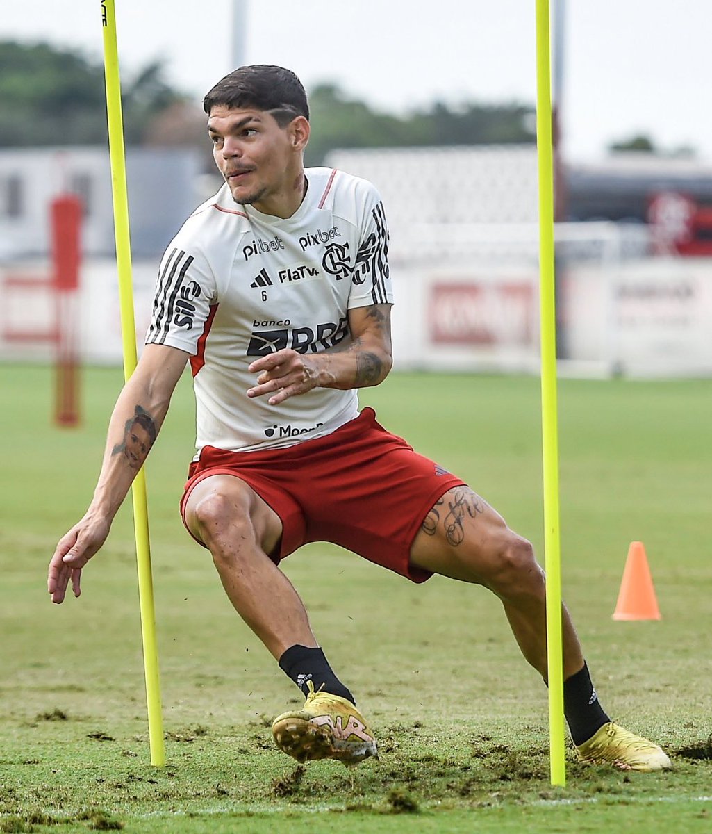Flamengo_es's tweet photo. 🔛💪🏽@AyrtonLucas 💪🏽🔛
#CRF https://t.co/CUfnobsv2j