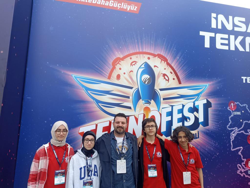 itobilsem1's tweet photo. Danışman Öğretmenleri Serbay KAPUCİ ve Öğrencilerini tebrik eder final yolunda başarılar dileriz. 2023Teknofest İnsanlık Yararına Teknolojiler Yarışması- Afet Yönetimi -Lise-Türkiye Finalistleri-Green Future Takımı Proje Adı:Orman Yangınlarına Karşı Otonom Ağaç Tohumu Diken Araç https://t.co/aeeE0exjIc
