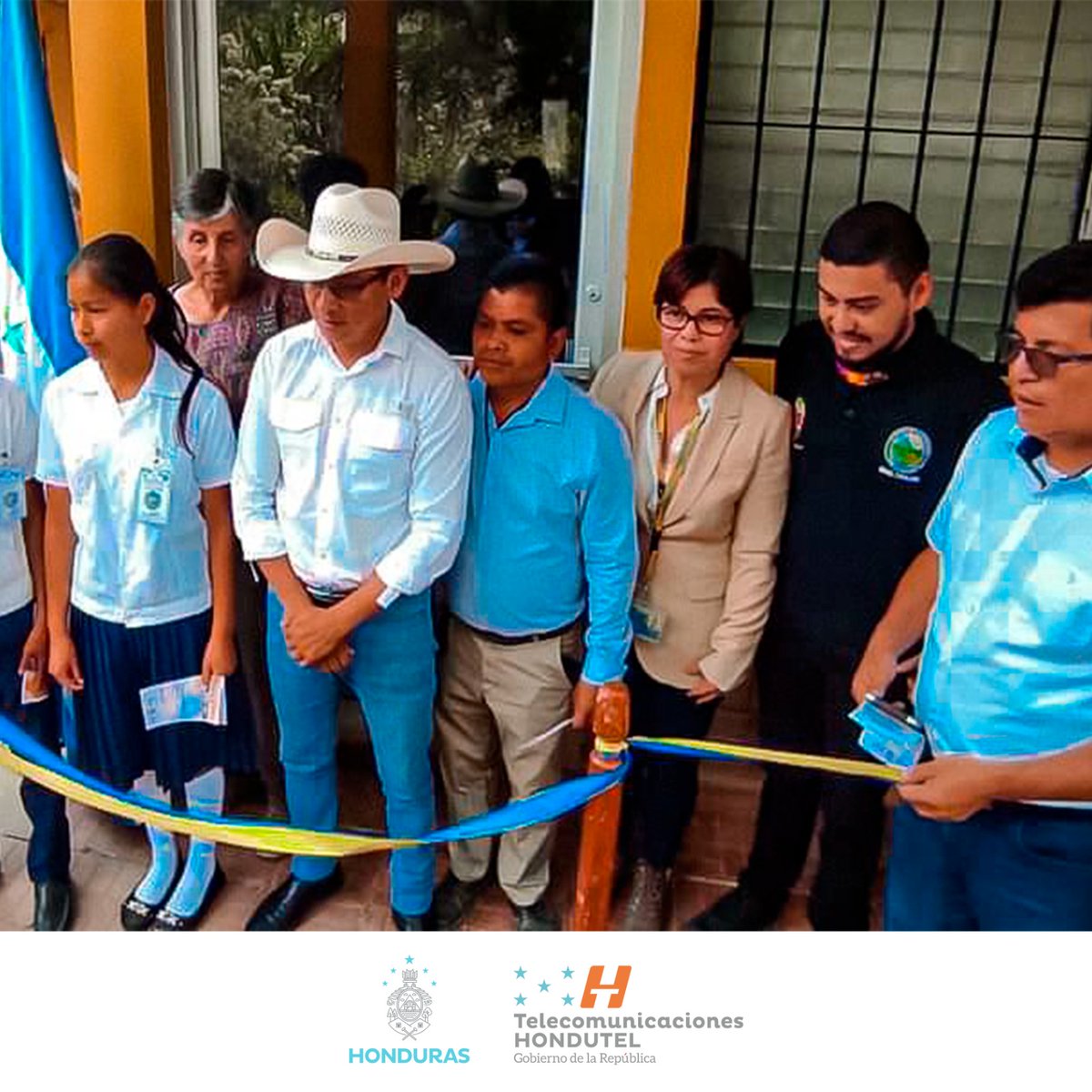 jamoraleshn's tweet photo. Con mucha algarabía y alegría en el corazón, hemos instalado el primer caso de éxito con la tecnología RURALMAX, en el Centro Regional Universitario (UNAH) habilitando la conectividad de internet para que nuestros hermanos de San Francisco de Opalaca cuenten con un aula tecnológica donde nuestros jóvenes puedan adquirir formación universitaria, agradezco al Rector de la UNAH Dr. Francisco Herrera por involucrarnos en el desarrollo de este proyecto, Hondutel es de todos, VAMOS A RECUPERARLA #RescateHondutel #GobiernoSolidario