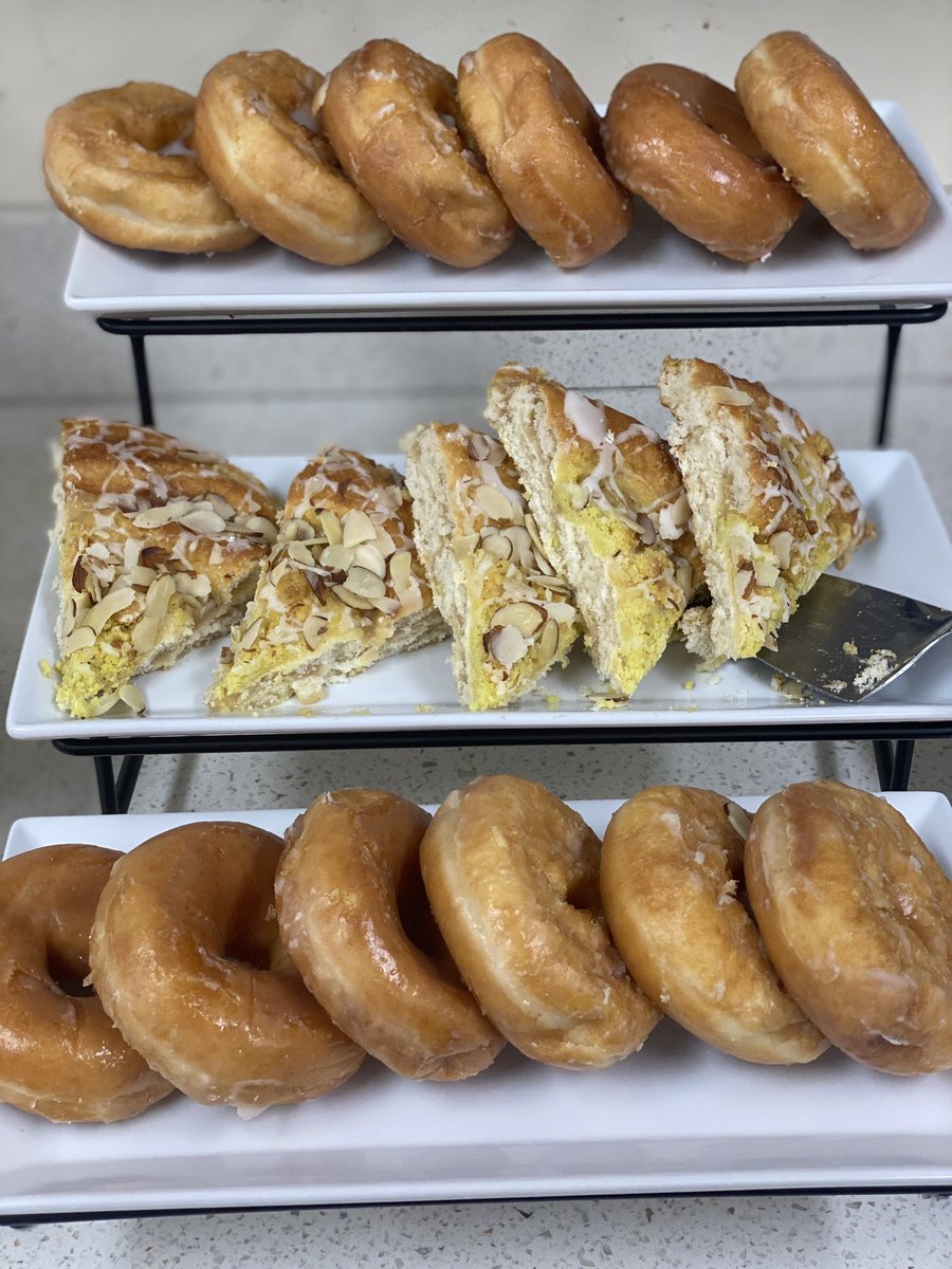 RamonaASDS's tweet photo. Saturday Front End Snacks 😋 #FrontEndRecognition https://t.co/4LEdEjykLj