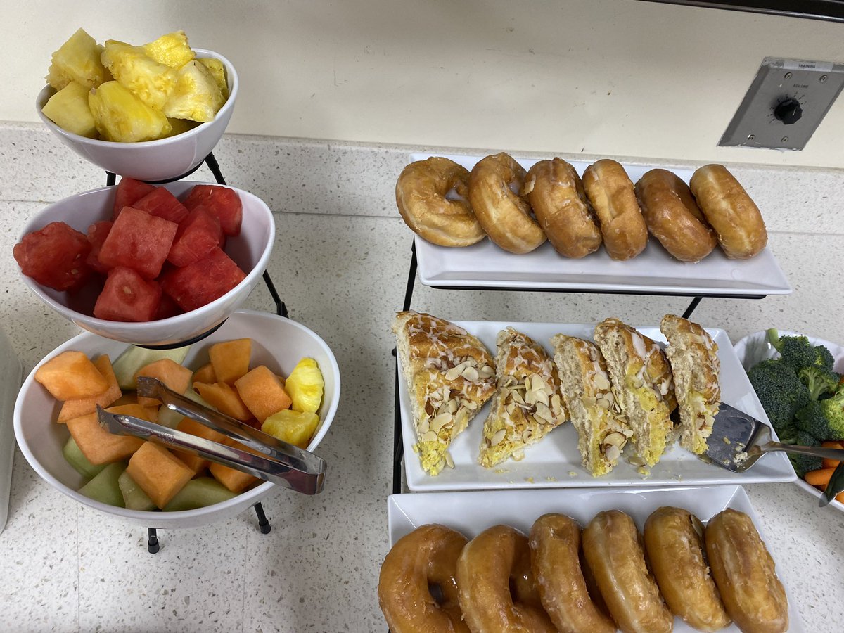 RamonaASDS's tweet photo. Saturday Front End Snacks 😋 #FrontEndRecognition https://t.co/4LEdEjykLj