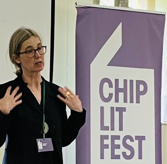 Amazing, thorough presentation on working with a literary agent today in Chipping Norton. 💫

#CarolineWoodLiteraryAgent
#FelicityBryanAssociates #ChipLitFestival