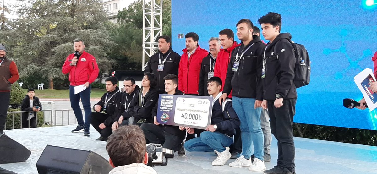 Kastamonu Taşmektep MTAL Teknofest elektrikli araç yarışı ivmelenme birincisi ve ikinci yerli araç üretim teşvik ödülü