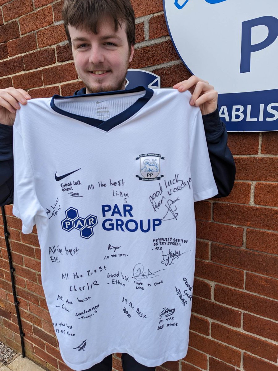 I covered my final ever game for @pnefcacademy today (naturally they won! 🤷‍♂️) and was humbled to receive a signed shirt afterwards, with all the players and staff wishing me the best of luck 🥲

It's been some experience and I have so many people to thank.

🤍💙 #PNEU19