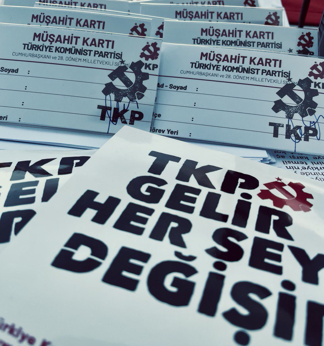 tkp_almanya's tweet photo. Müşahit kartlarımız hazır! Bulunduğunuz şehirde TKP müşahiti olmak için bize mesaj atabilirsiniz. @tkpninsesi  #TkpGelirHerseyDeğisir https://t.co/65HQ9ACyGl