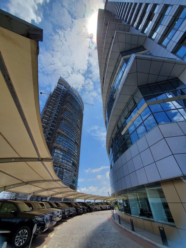 JumbaDrc's tweet photo. 📍#Kinshasa | #RDC 
Les deux tours jumelles Riverside ("Riverside Twin Towers")
Il s'agit d'un complexe immobilier composé de 2 tours jumelles, en bordure immédiate du fleuve Congo, dans la commune de La Gombe. Avec leurs 108 mètres de hauteur chacune, sur 30 étages…
@benbabunga https://t.co/cGUvitYTLu