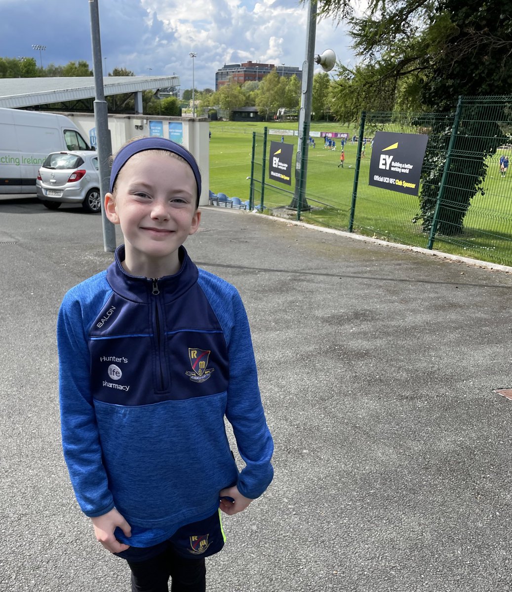 She was so excited to be a mascot at today’s game with her @rosemountmulvey pals. Disappointing result for @DLRWaves but as ever a really fun afternoon at the Belfield Bowl. ⚽️💙 #LOIW