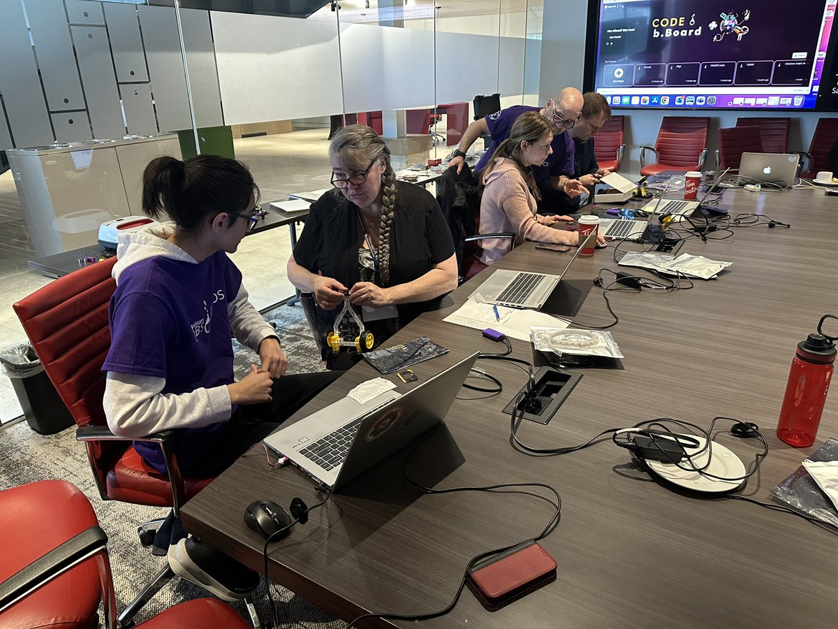 mmelee5's tweet photo. Great learning today from @brilliant_labs at #TESIConnect! Robotics, b.Boards, ideating projects, making materials and awesome chats! @NLESDCA & @csfp_tnl : dedicated @NLTeachersAssoc members learning during their weekend https://t.co/jlNQlBdJOW