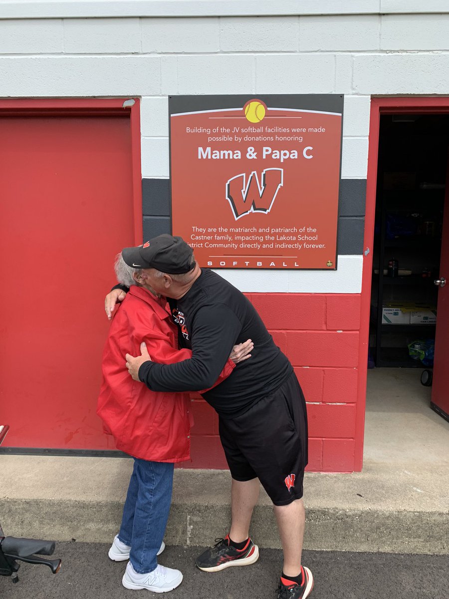 LWFirebirdsSB's tweet photo. Big day here at Lakota West! Honoring Mama and Papa C for all they have done for our community and our alumni @s_fish00 in her fight against JM! 🥎❤️💙 #LWSF @FirebirdTweets @LakotaWestAD @LakotaDistrict @westfirebirds https://t.co/8aNzVumL6L