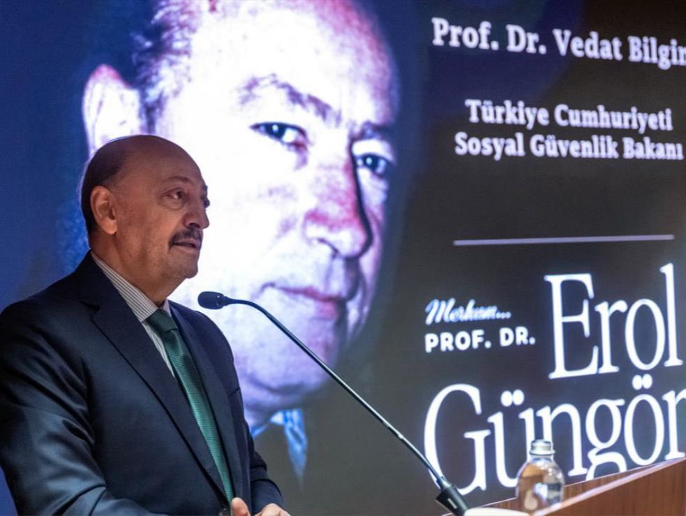 vedatbilgn's tweet photo. Asistanlığını yapmaktan hep onur duyduğum merhum Prof. Dr. Erol Güngör Hocamın vefatının 40. yılı münasebetiyle tertip ettiğimiz anma toplantısında hocamın ailesi, sevenleri ve okuyucularıyla bir araya geldik. https://t.co/WvDMzTaxdE