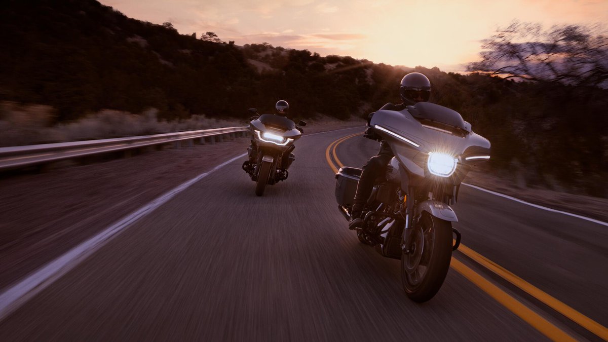 FXCapraraHD's tweet photo. #SundayThoughts #atFXCHD: "It is not sufficient to see and to know the beauty of a work. We must feel and be affected by it." ~Voltaire
#HarleyDavidson #CVORoadGlide #CVOStreetGlide #CustomVehicleOperations #feelit https://t.co/FNGWD6XdmK
