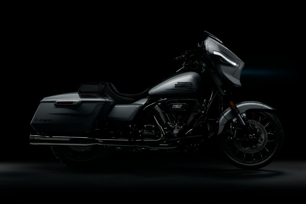 FXCapraraHD's tweet photo. #SundayThoughts #atFXCHD: "It is not sufficient to see and to know the beauty of a work. We must feel and be affected by it." ~Voltaire
#HarleyDavidson #CVORoadGlide #CVOStreetGlide #CustomVehicleOperations #feelit https://t.co/FNGWD6XdmK