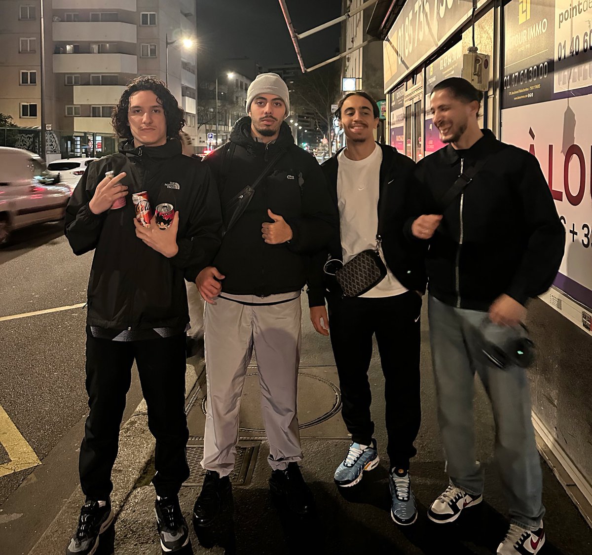 MehdiZW's tweet photo. Les streamers préférés de tes streamers préférés 😼 https://t.co/8pgtVeJRrb